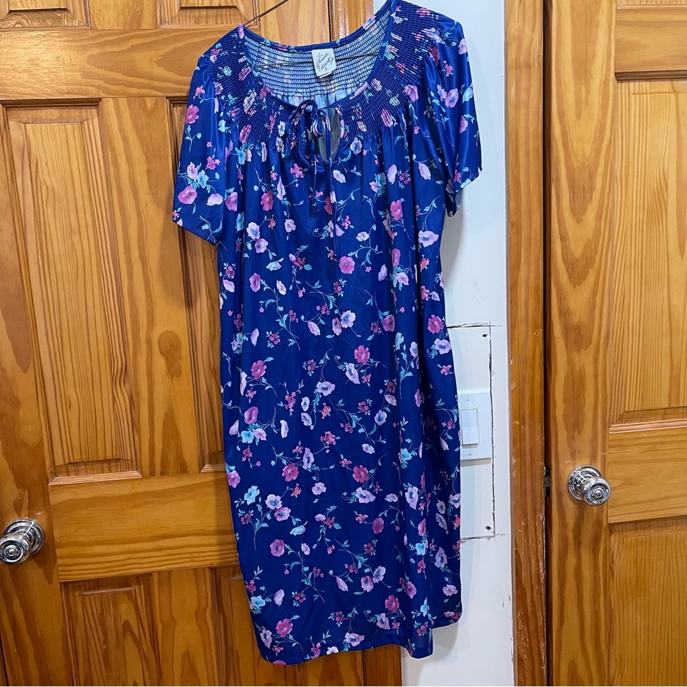100% Polyester Floral Dress Great for Summer!
